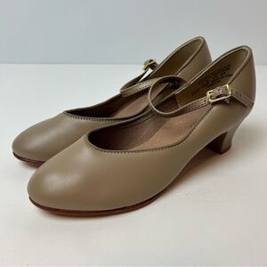 Danshuz Tan Character Shoes 1.5” Heel Size 7M